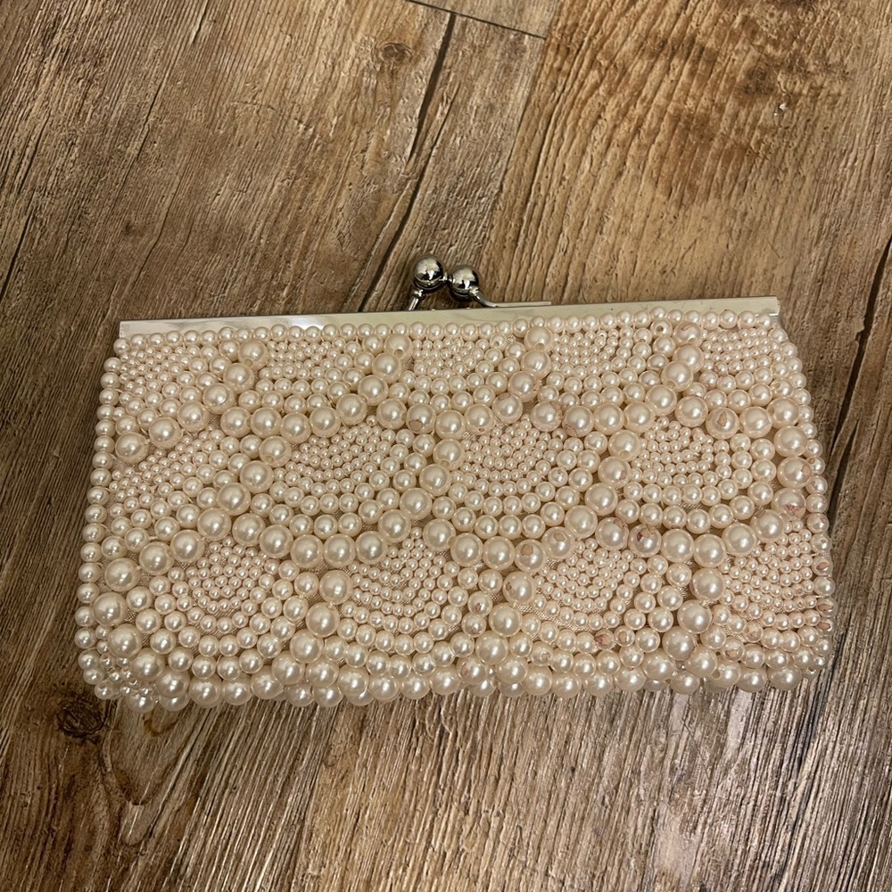 Pearl clutch